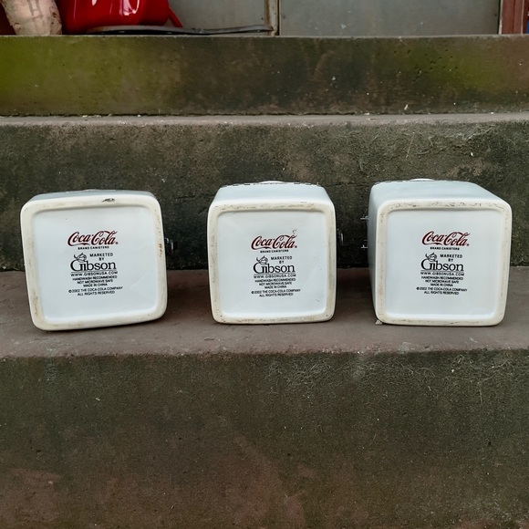 Set of 3 Vintage Coca Cola Kitchen Canisters. Made by Gibson in 2002. - Picture 7 of 7